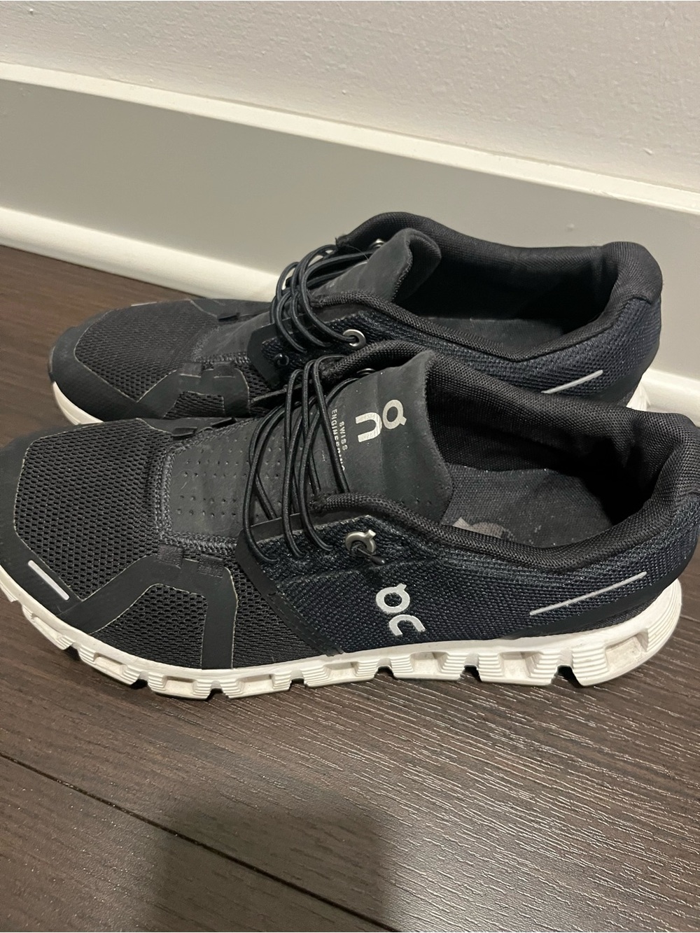 On clouds Running Black Athletic Running Sneakers - Picture 3 of 5